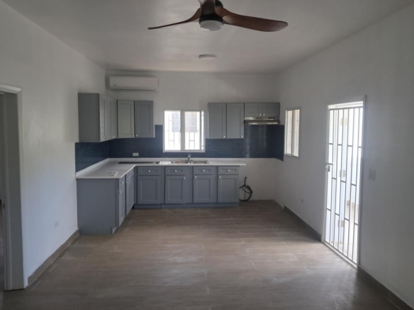 Retreat Estate 3 bedrooms 2 bathrooms apartment.